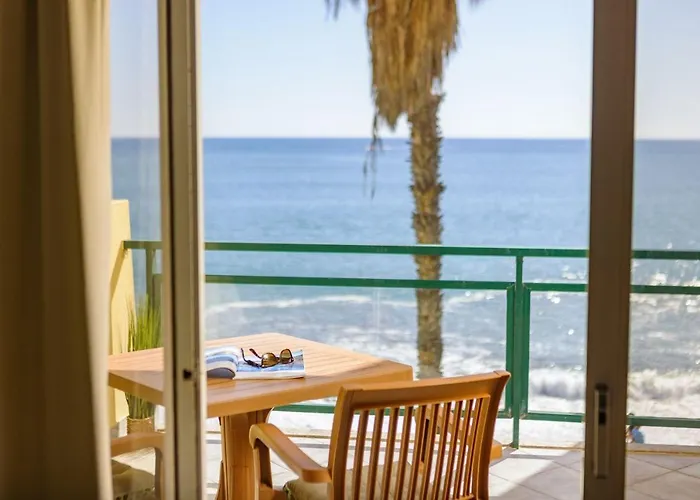 Apartment Cosy With Sea View And Pool