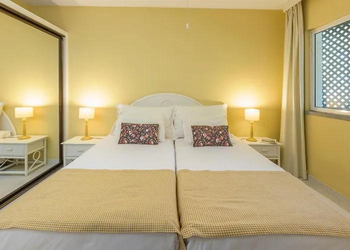 Cosy With Sea View And Pool فونشال